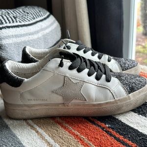 Vintage Havana Lucy White sneaker. Size 8